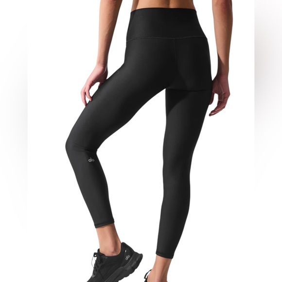 Alo Yoga High Waisted Airlift Capri Black XXS Like New - Picture 2 of 10